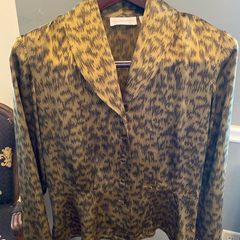 Dana Buchman 100% Silk Blouse, Animal print Size 8
